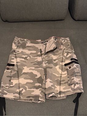Airwalk Men's Gray Camo Cargo Shorts